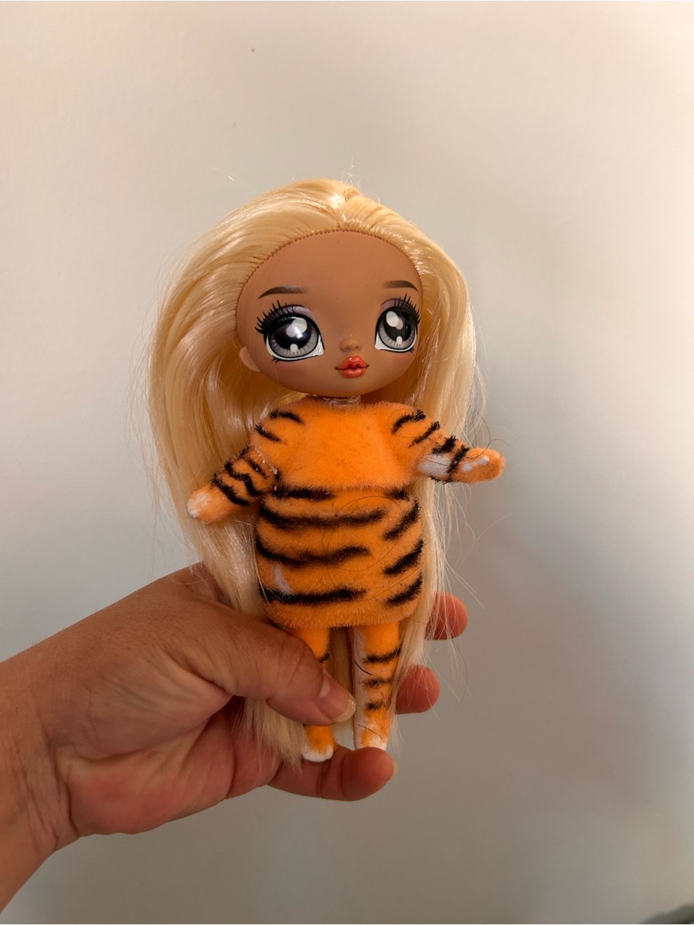Na na na surprise Fuzzy Tiger Linda doll